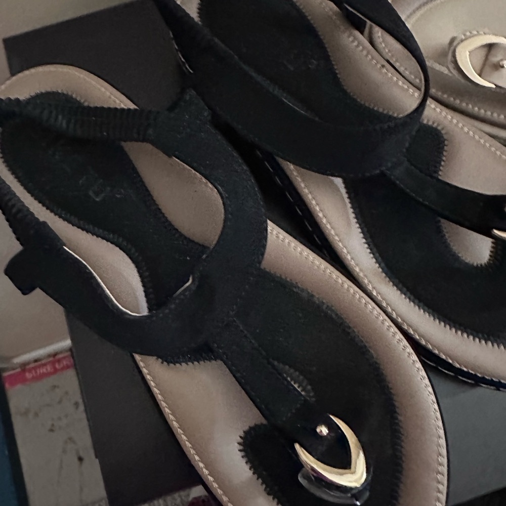 Cute summer sandals 2 pair